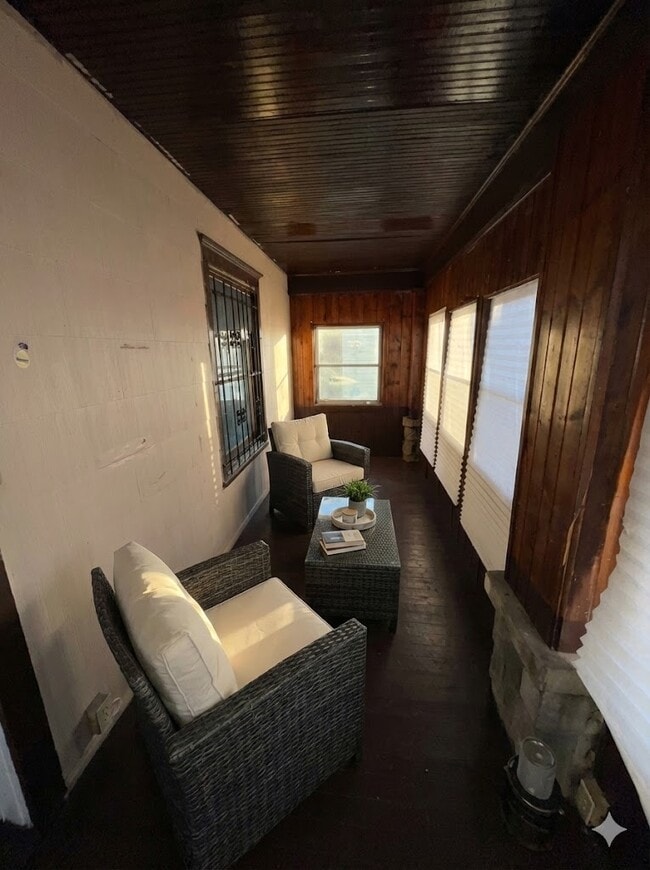 Building Photo - 311 Oakley Ave