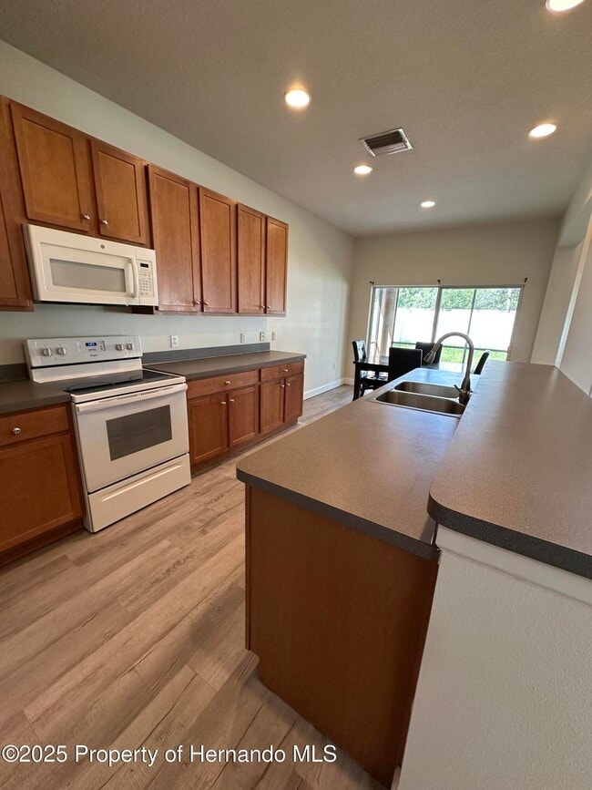 Building Photo - 14227 Wake Robin Dr