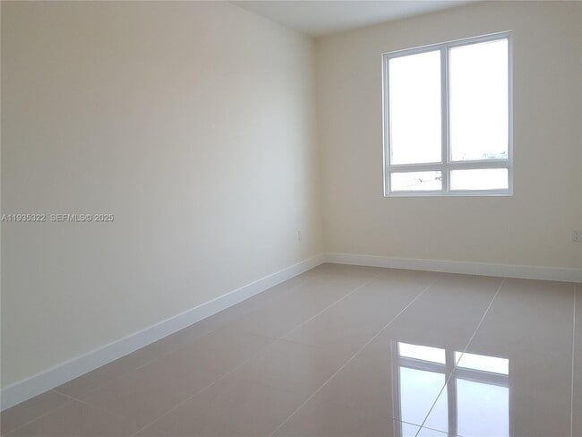 Building Photo - 10245 NW 63rd Terrace