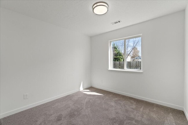 Building Photo - Stunning 3 bdrm 2 bath  Hayden Home!