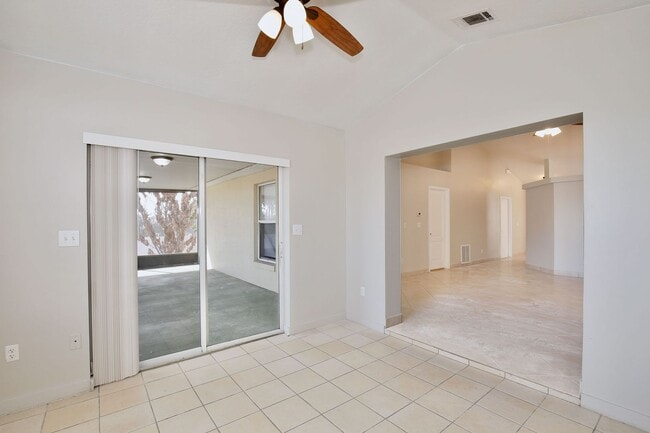 Building Photo - Spacious 3/2 with 2-Car Garage Home in Louisa Pointe Community - Clermont!