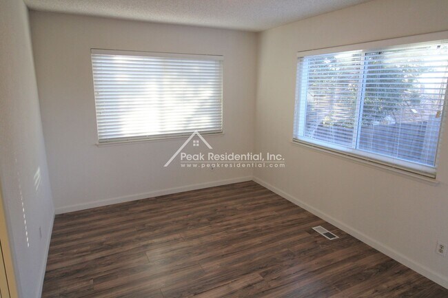 Building Photo - 9344 Winding Oak Dr