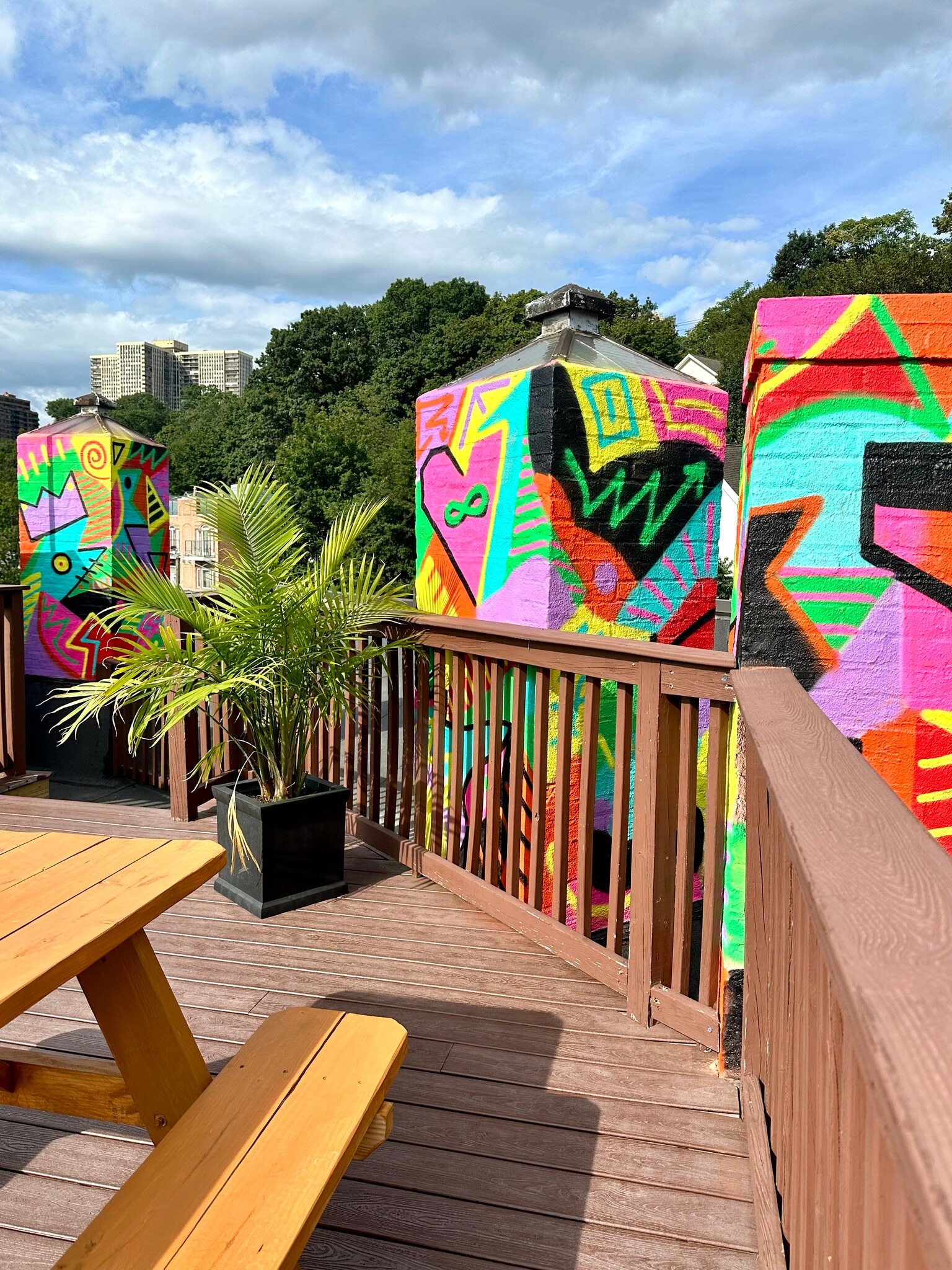 Building Photo - 553 Undercliff Ave