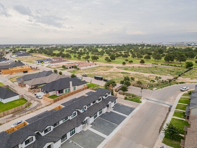Building Photo - Brand New Home