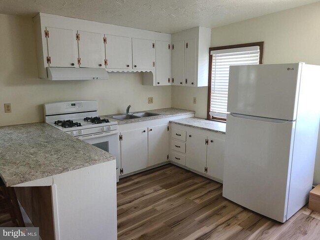 Building Photo - 65 E Hanover St