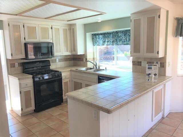 Building Photo - **Beautiful Lake Elsinore 3 Bdrm 2.5 Baths...