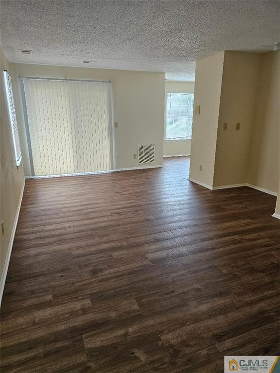 Building Photo - 5 Tanglewood Ct