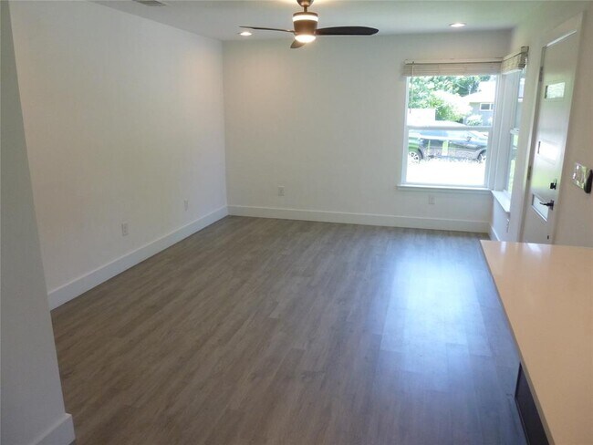 Building Photo - 7503 Eastcrest Dr