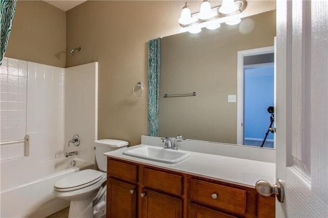 Building Photo - 1404 Bluebird Dr