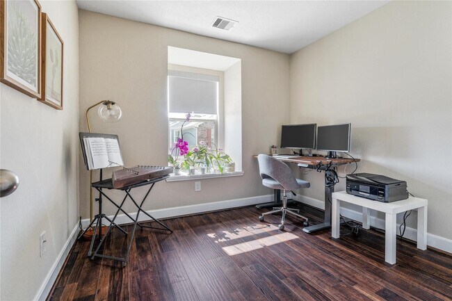 Building Photo - 1853 Commons Hill Ln