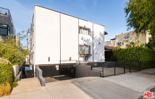 Primary Photo - 628 Huntley Dr