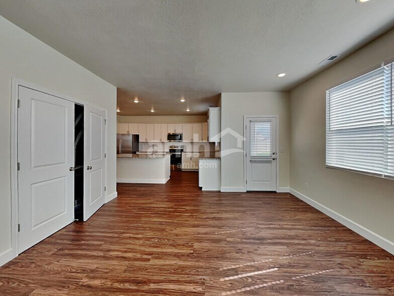 Building Photo - 1369 White St