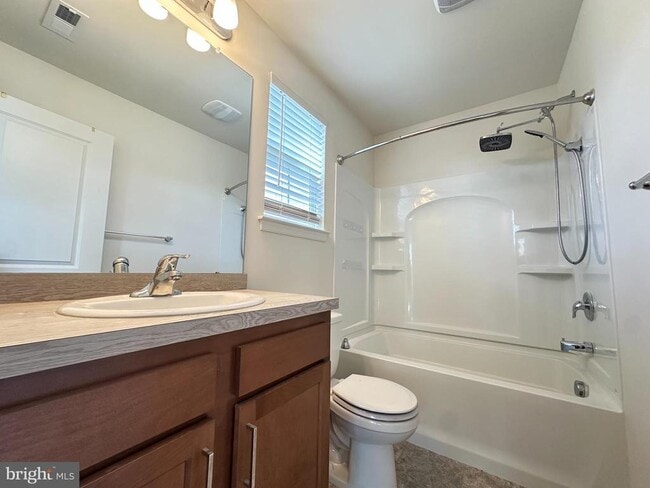 Building Photo - 377 Minck Ave