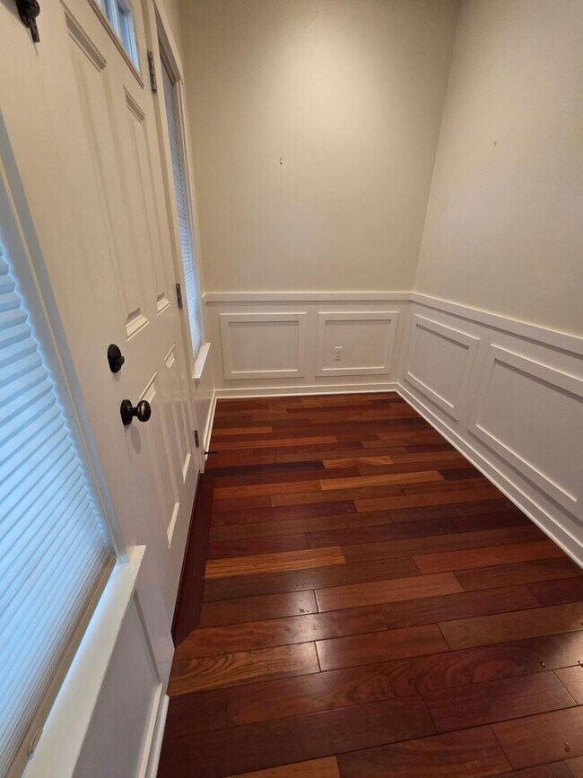 Building Photo - Beautiful 3-Bed Home with Private Yard and Modern Upgrades