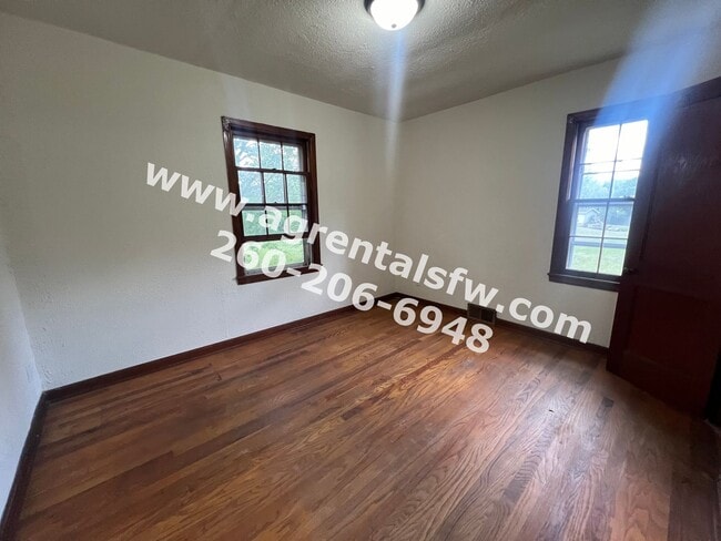 Building Photo - 2 Bedroom House