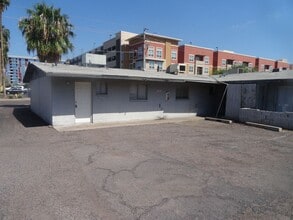 Building Photo - 913 E Spence Ave