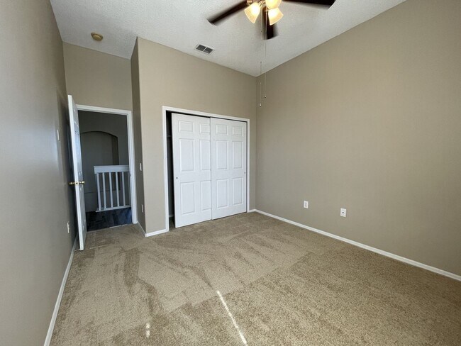 Building Photo - Amazing Large 4/2 Pool Home in Orlando