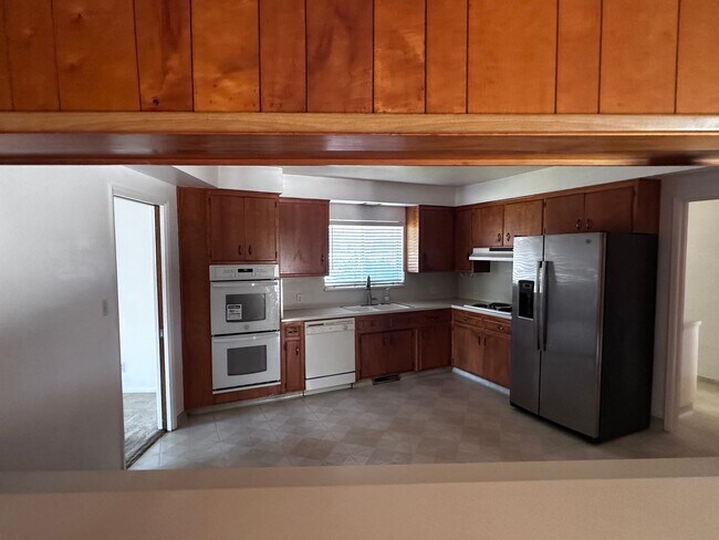 Building Photo - HOUSE