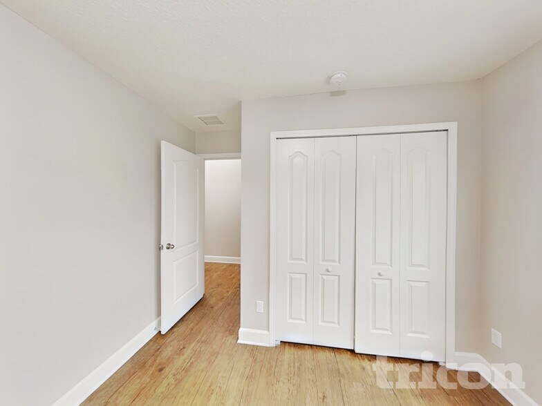 Building Photo - 45197 Weaver Cir