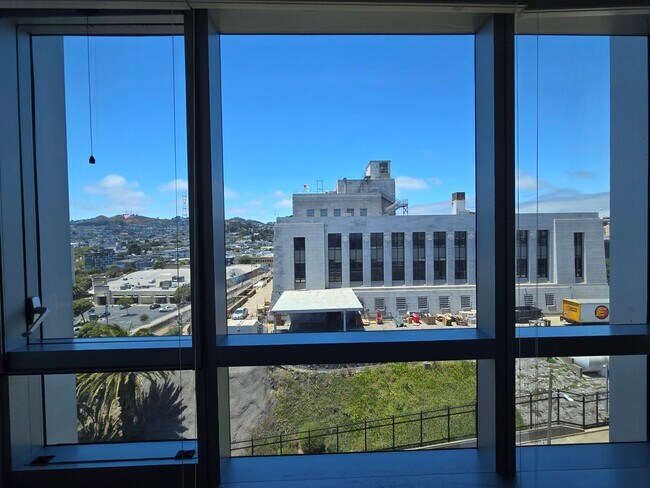 Building Photo - Luxury Urband Living - Top Level Linea Condo with 2 Bed / 2 Bath