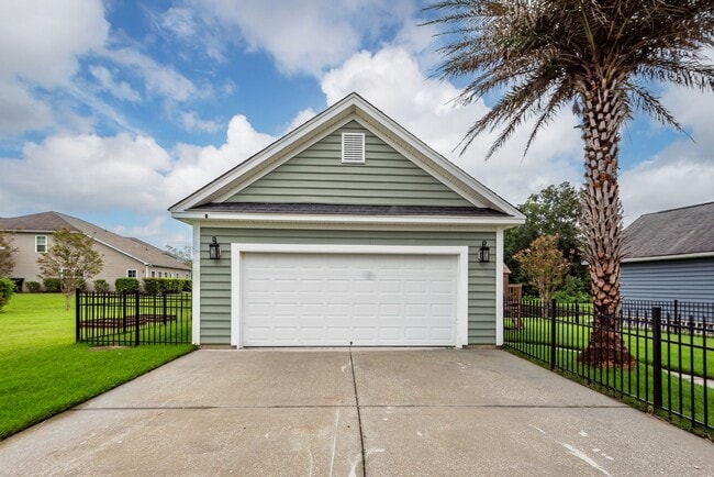 Building Photo - 4 Bedroom, 2.5 Bathroom Home in Reminisce ...