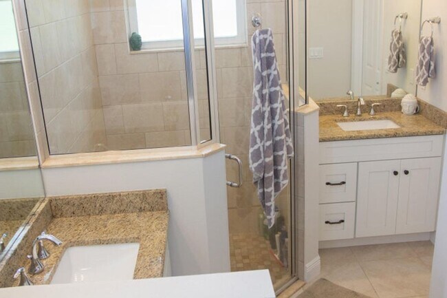 Building Photo - 12601 57th Rd N