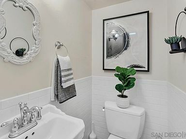 Building Photo - 8696 Villa La Jolla Dr