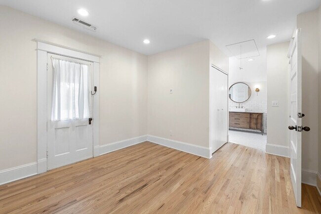 Building Photo - Beautifully Restored 3-Bedroom Home in Historic Section of Oregon City