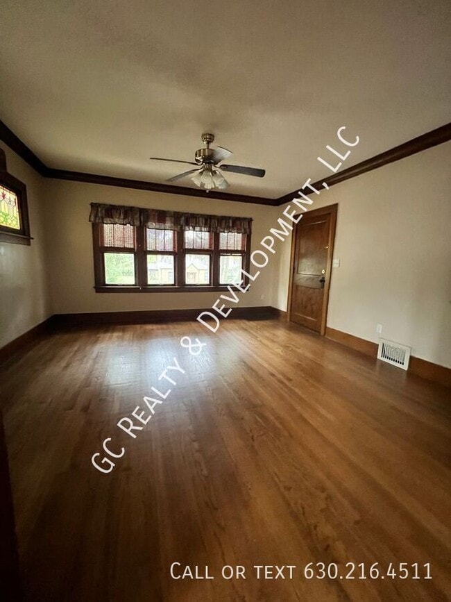 Building Photo - 337 S Maple St