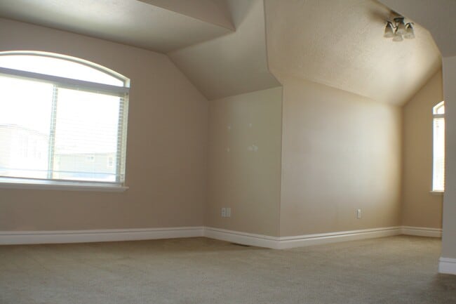 Building Photo - Beautiful Orem home for rent!