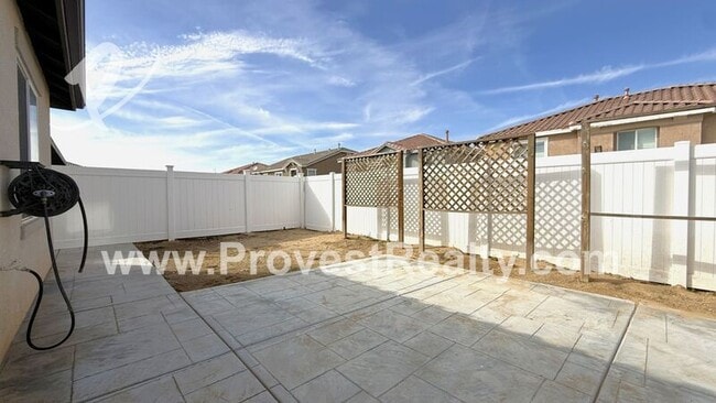 Building Photo - 13272 Sunland St