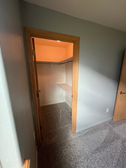 Building Photo - 803 E Riggs St