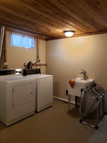 Building Photo - 3717 E 30th Ave