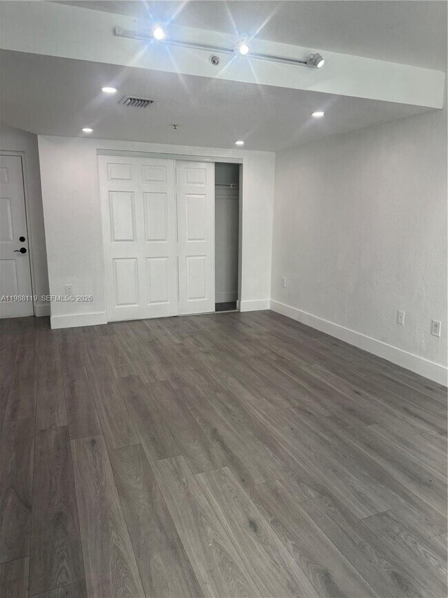 Building Photo - 2120 W Flagler St