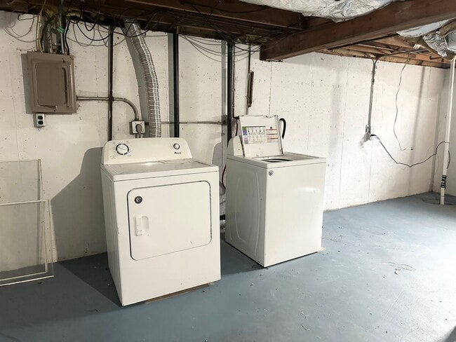 Building Photo - 2652 Sherry Ln