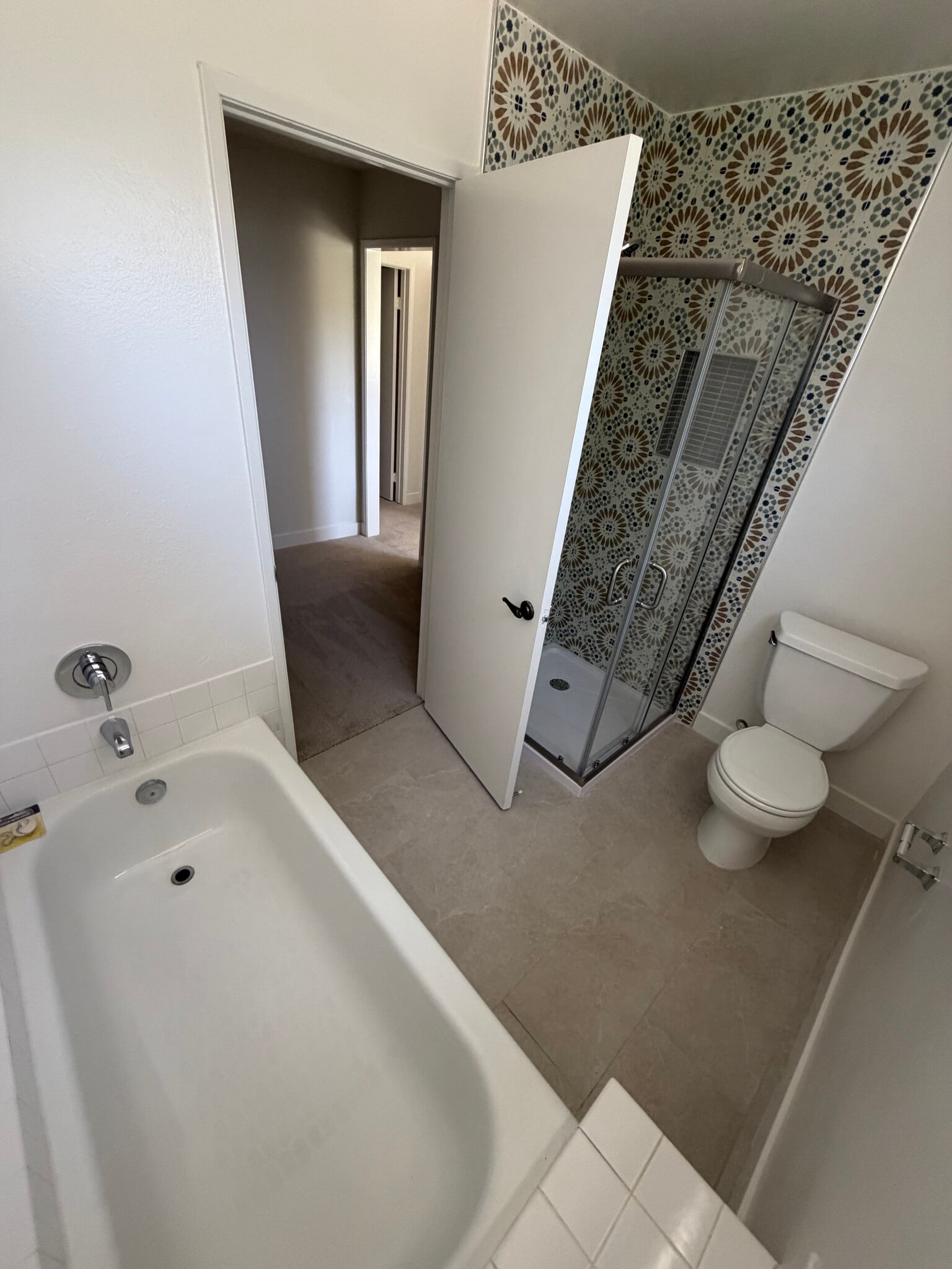 Primary bath with separate shower and tub - 18241 Andrea Cir N