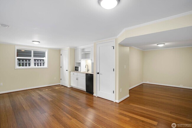 Building Photo - 4021 NE 60th St