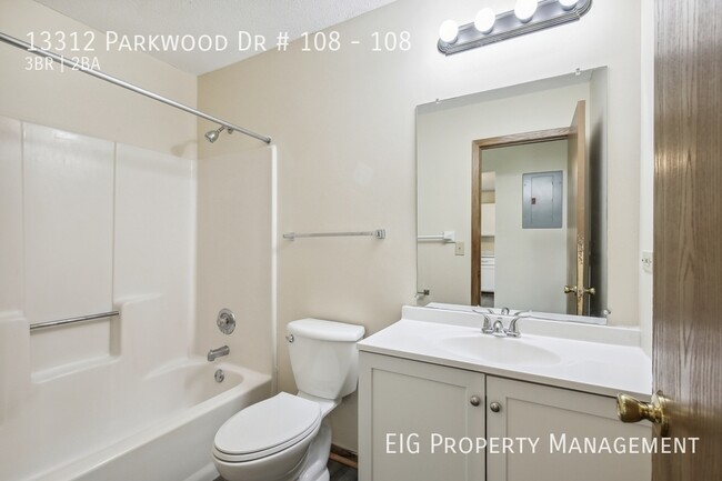 Building Photo - 13312 Parkwood Dr