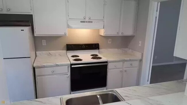 Building Photo - Room in 2 Bedroom Condo at Roberts Dr