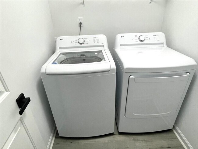 Building Photo - 6440 Barwick Ln