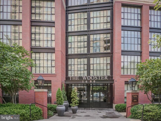 Building Photo - 1600 Clarendon Blvd