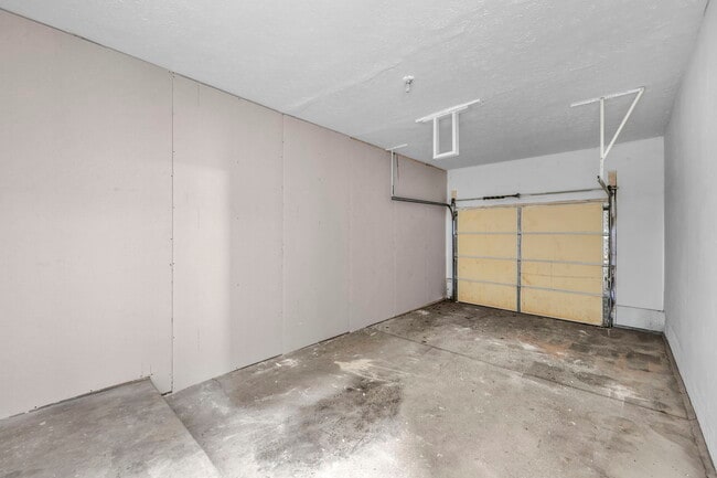 Building Photo - 231 Randel Ave