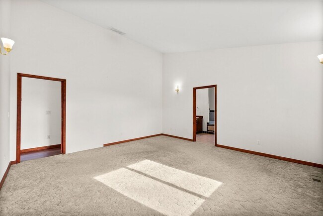 Building Photo - Yelm Country Living | 3 Bed, 3 Bath Home on 2.5 Acres | Solar Panels!