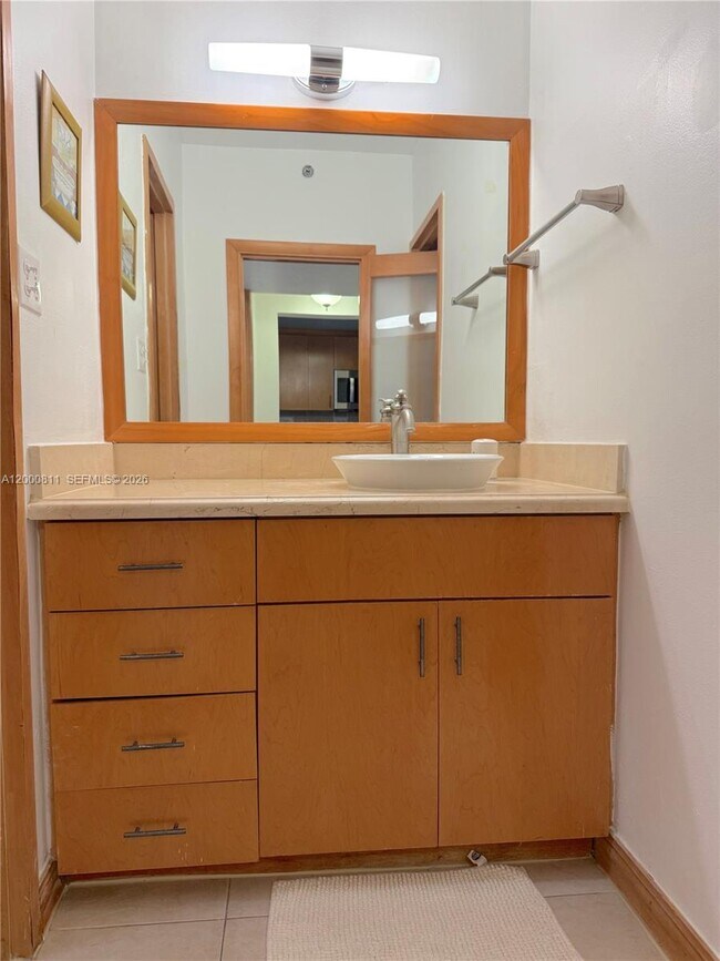 Building Photo - 100 Lincoln Rd