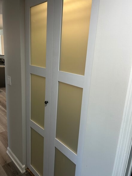 Building Photo - 8960 Duckview Dr