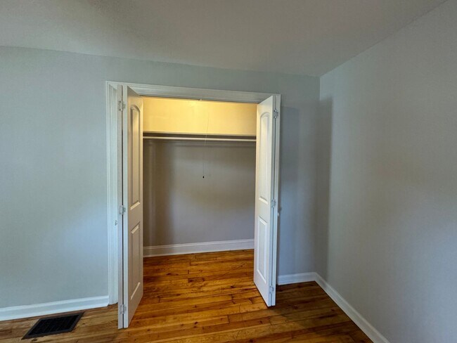 Building Photo - 1 Bedroom with water and electric included close to downtown Morganton!