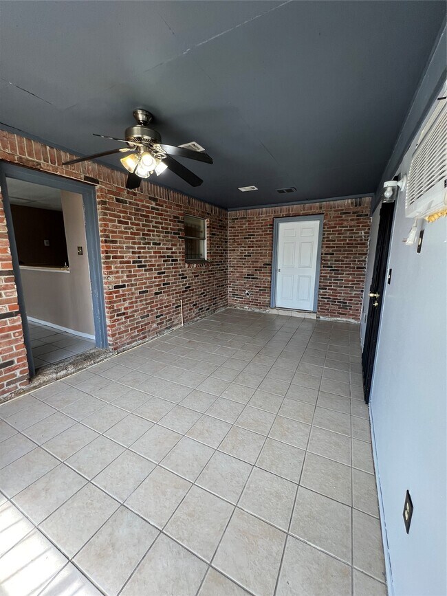 Building Photo - 3613 Sparrow St