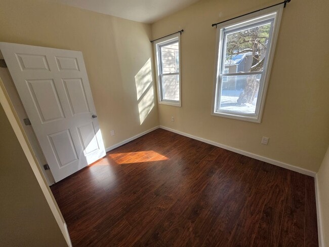 Building Photo - 2 Bedroom Apartment - Loch Sheldrake