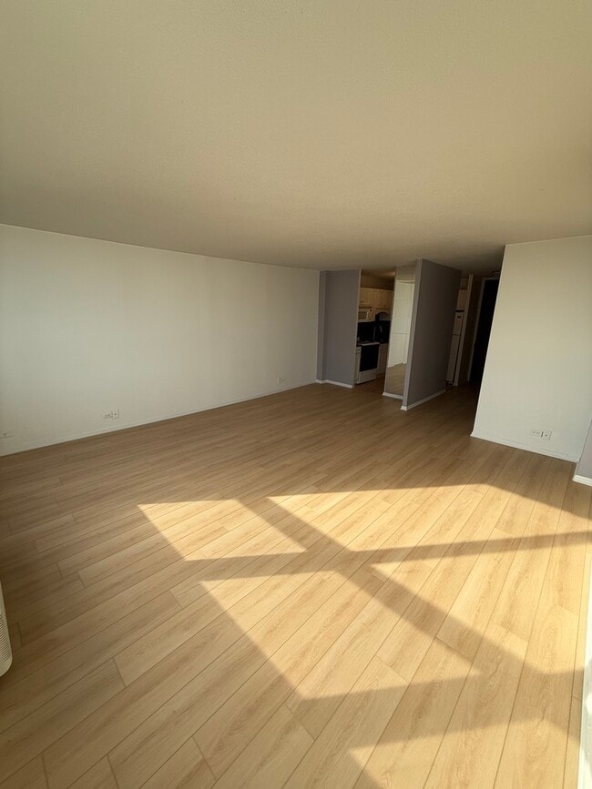 Building Photo - 5100 N Marine Dr