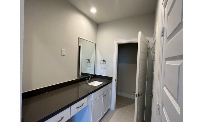 Building Photo - 2802 Grand Fountains Dr